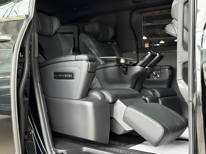 Lexus LM 2023 2023款 500h 六座尊崇版