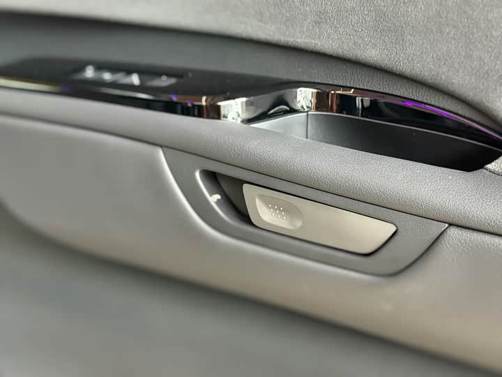 Lexus LM 2023 2023款 500h 六座尊崇版