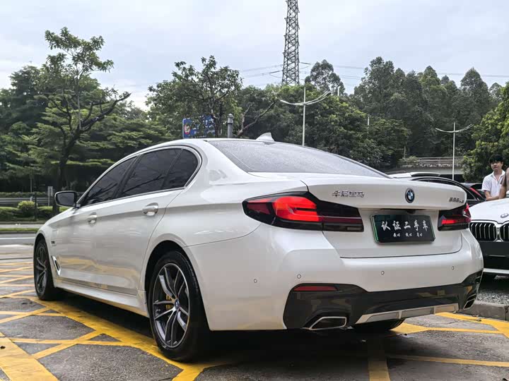 2022 BMW 5 Series Hybrid