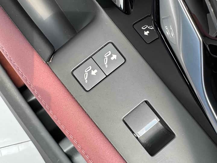 Land Rover Range Rover Evoque L 2024 2024款 揽胜极光L SE 驭光尊耀版