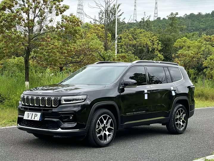 Jeep Grand Commander 2022 2022款 2.0T 两驱豪华版
