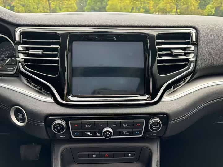 Jeep Grand Commander 2022 2022款 2.0T 两驱豪华版