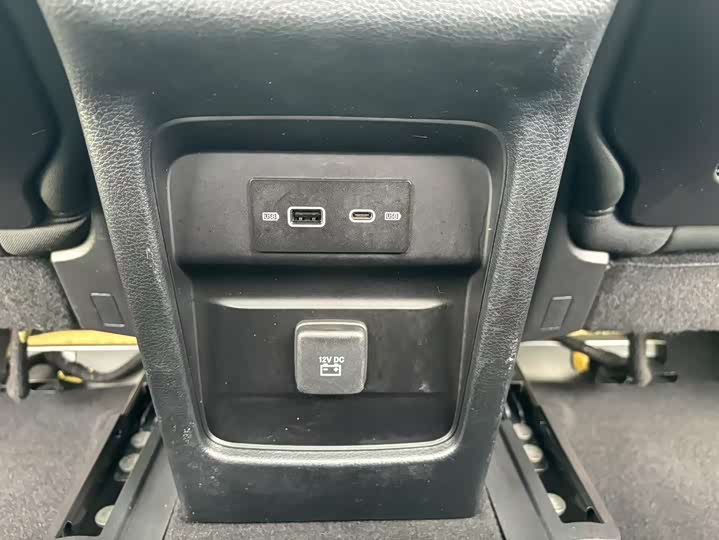 Jeep Grand Commander 2022 2022款 2.0T 两驱豪华版