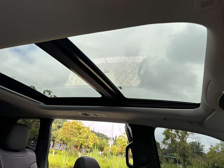 Jeep Grand Commander 2022 2022款 2.0T 两驱豪华版