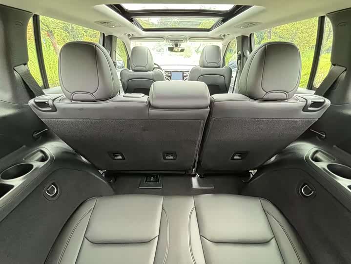 Jeep Grand Commander 2022 2022款 2.0T 两驱豪华版