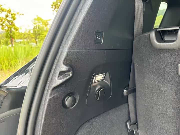 Jeep Grand Commander 2022 2022款 2.0T 两驱豪华版