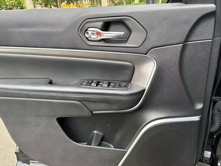 Jeep Grand Commander 2022 2022款 2.0T 两驱豪华版