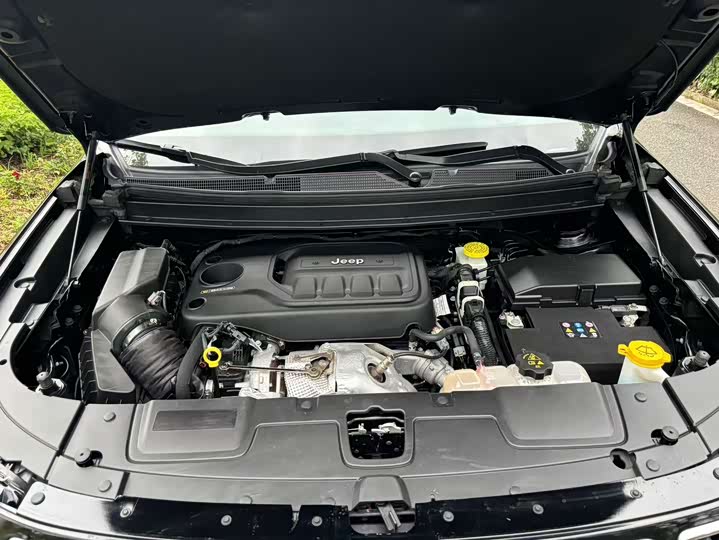 Jeep Grand Commander 2022 2022款 2.0T 两驱豪华版