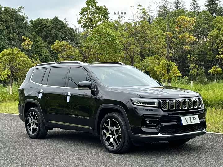 Jeep Grand Commander 2022 2022款 2.0T 两驱豪华版