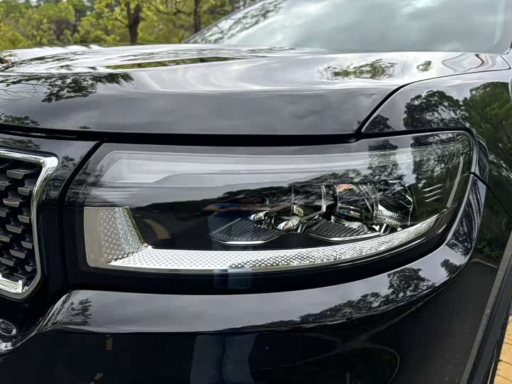 Jeep Grand Commander 2022 2022款 2.0T 两驱豪华版