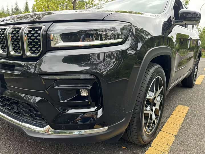 Jeep Grand Commander 2022 2022款 2.0T 两驱豪华版
