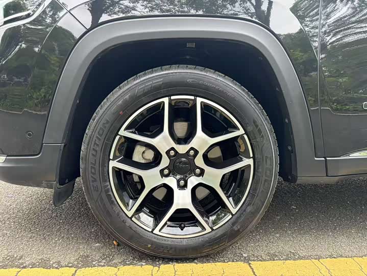 Jeep Grand Commander 2022 2022款 2.0T 两驱豪华版