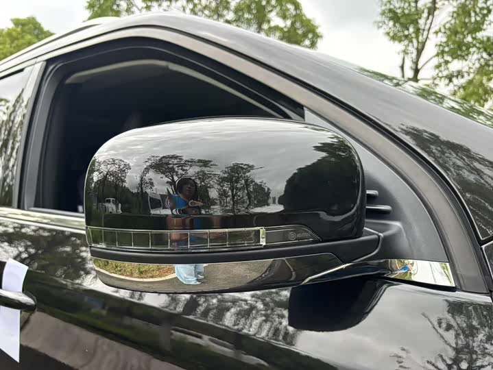 Jeep Grand Commander 2022 2022款 2.0T 两驱豪华版