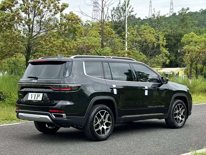Jeep Grand Commander 2022 2022款 2.0T 两驱豪华版
