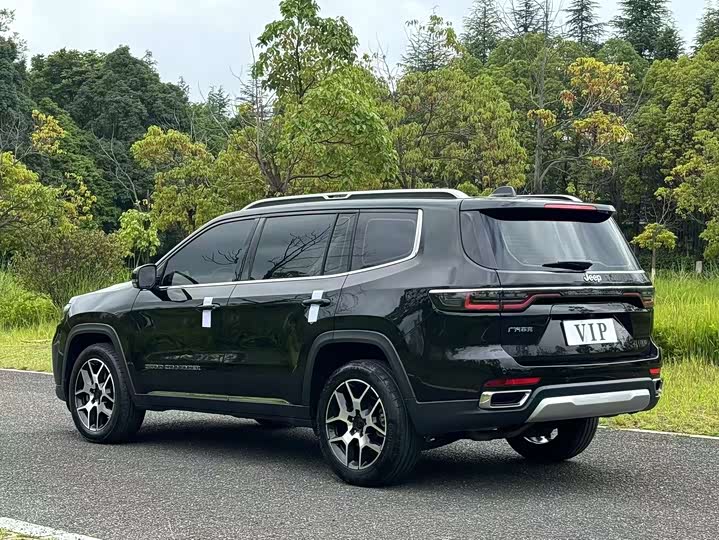 Jeep Grand Commander 2022 2022款 2.0T 两驱豪华版