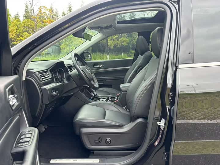 Jeep Grand Commander 2022 2022款 2.0T 两驱豪华版
