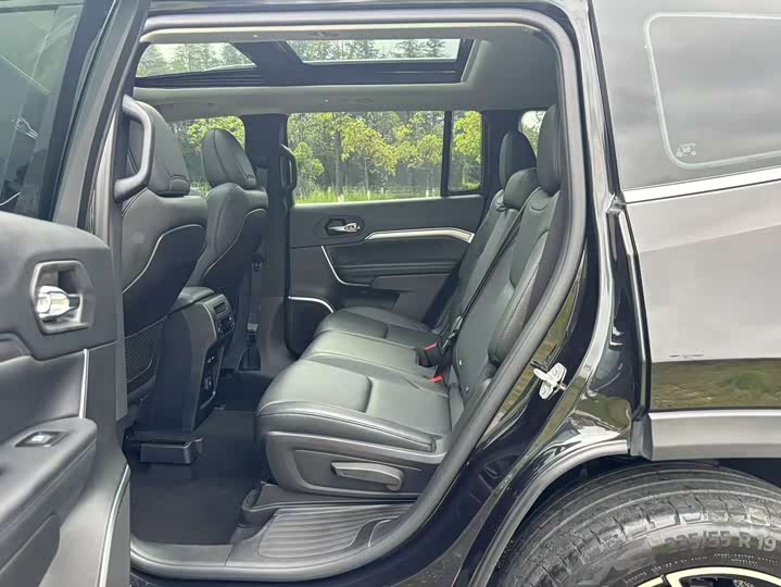 Jeep Grand Commander 2022 2022款 2.0T 两驱豪华版