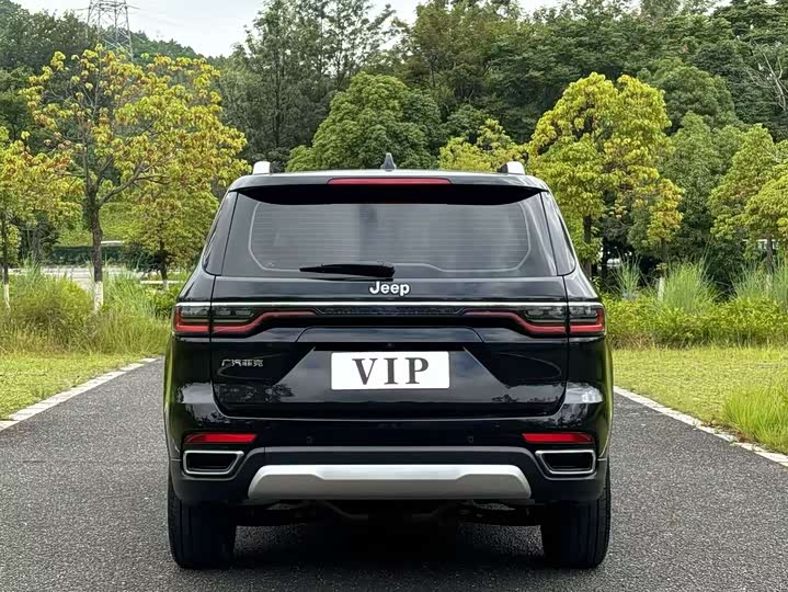 Jeep Grand Commander 2022 2022款 2.0T 两驱豪华版