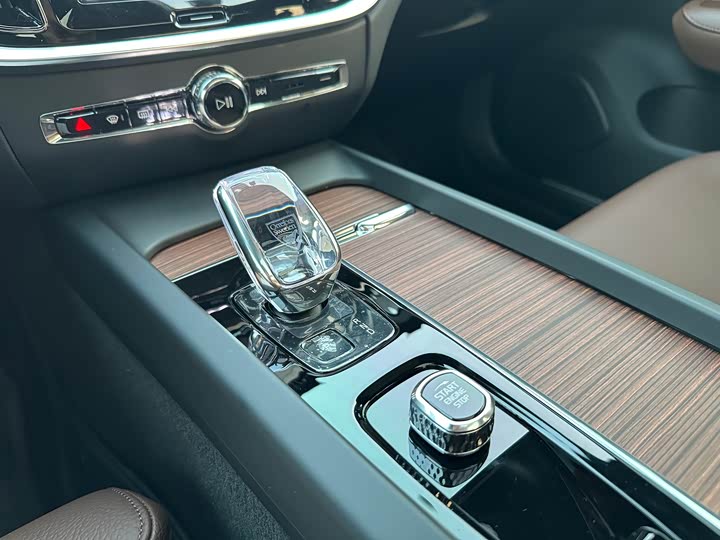 Volvo S60 2025 2025款 B4 智远豪华版