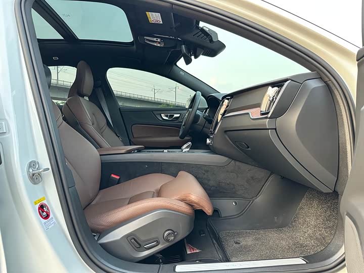 Volvo S60 2025 2025款 B4 智远豪华版