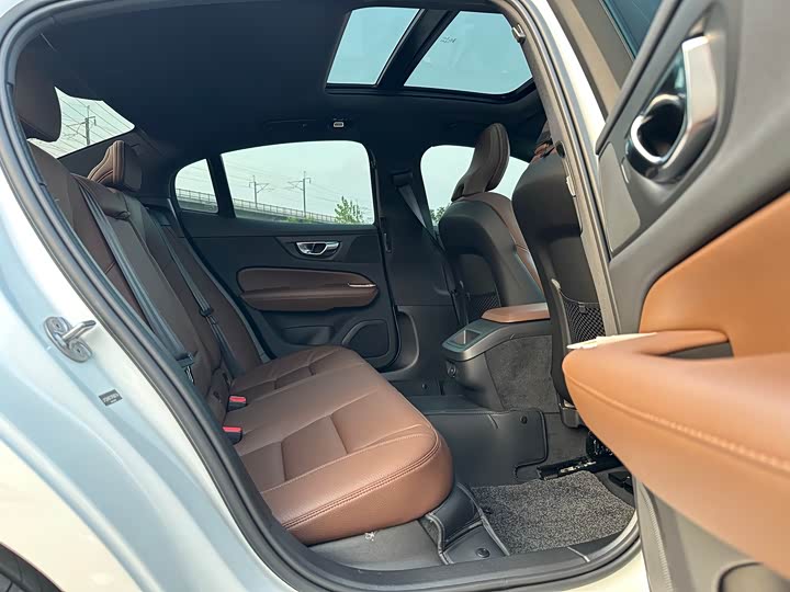 Volvo S60 2025 2025款 B4 智远豪华版