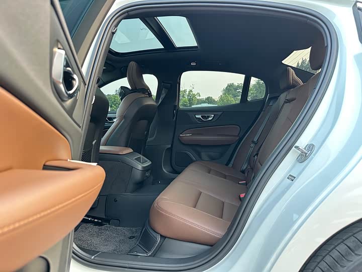 Volvo S60 2025 2025款 B4 智远豪华版