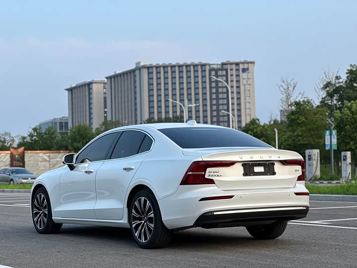 Volvo S60 2025 2025款 B4 智远豪华版