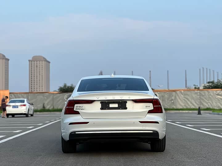 Volvo S60 2025 2025款 B4 智远豪华版
