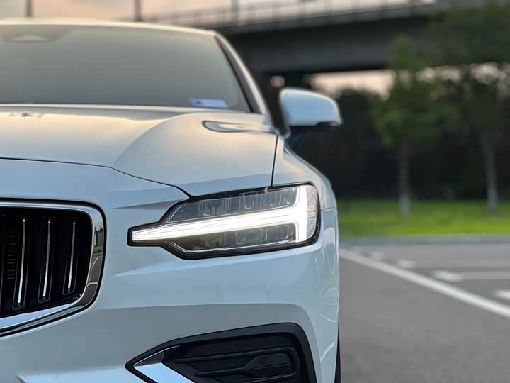 Volvo S60 2025 2025款 B4 智远豪华版