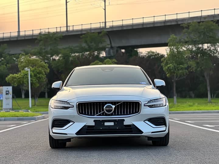 Volvo S60 2025 2025款 B4 智远豪华版