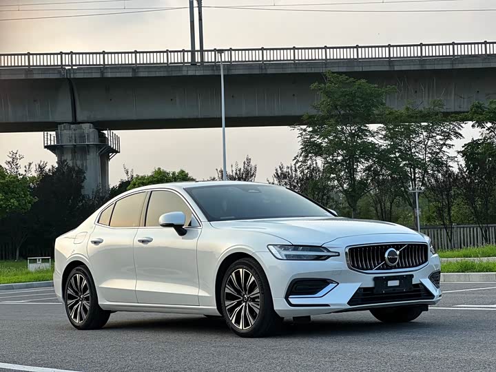 Volvo S60 2025 2025款 B4 智远豪华版
