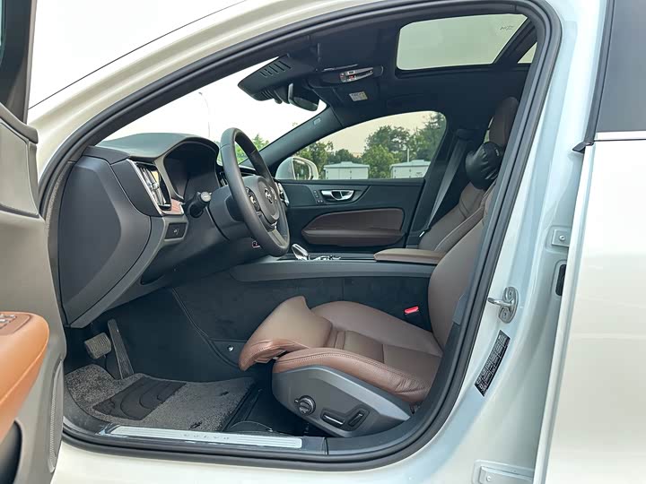 Volvo S60 2025 2025款 B4 智远豪华版