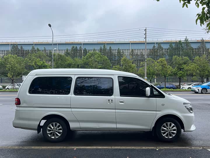 Dongfeng Forthing Lingzhi M5 EV 2022 2022款 普通版 基本型 7座