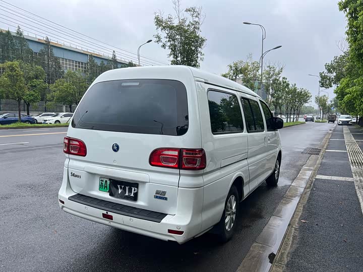 Dongfeng Forthing Lingzhi M5 EV 2022 2022款 普通版 基本型 7座