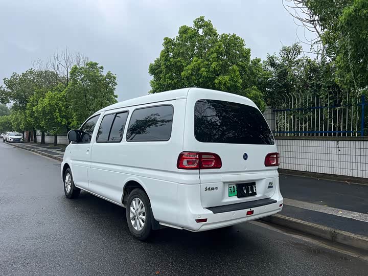 Dongfeng Forthing Lingzhi M5 EV 2022 2022款 普通版 基本型 7座