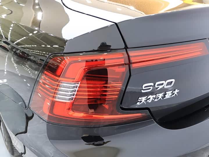 Volvo S90 Hybrid 2024 2024款 插电式混动 四驱长续航智雅豪华版