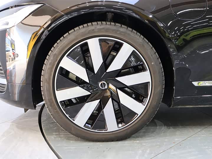 Volvo S90 Hybrid 2024 2024款 插电式混动 四驱长续航智雅豪华版