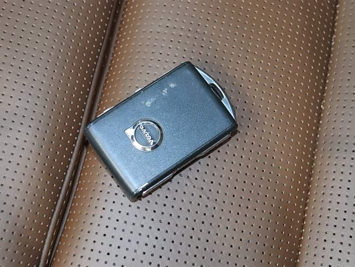 Volvo S90 Hybrid 2024 2024款 插电式混动 四驱长续航智雅豪华版