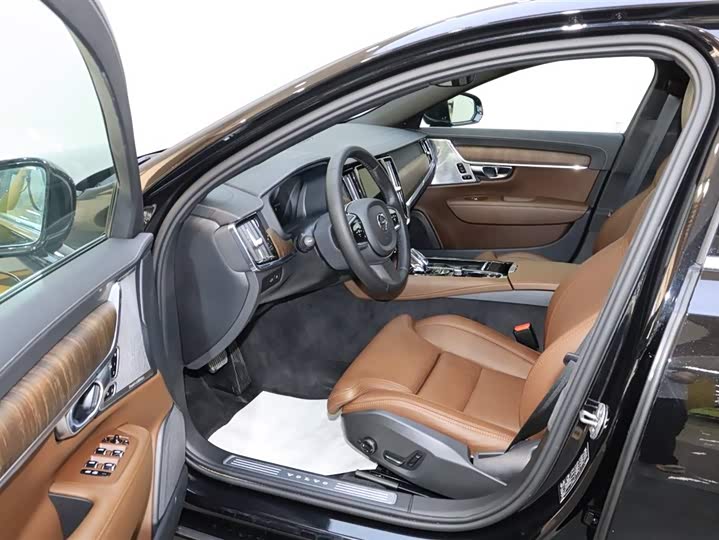 Volvo S90 Hybrid 2024 2024款 插电式混动 四驱长续航智雅豪华版