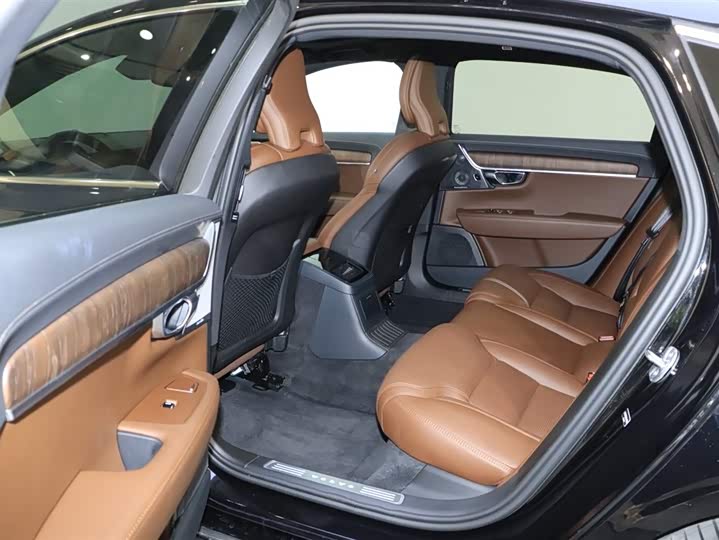 Volvo S90 Hybrid 2024 2024款 插电式混动 四驱长续航智雅豪华版