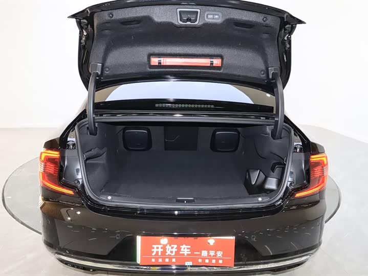 Volvo S90 Hybrid 2024 2024款 插电式混动 四驱长续航智雅豪华版