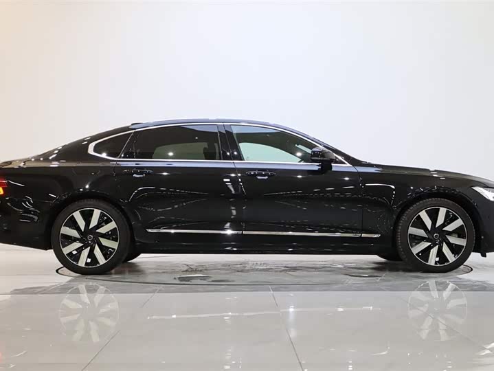 Volvo S90 Hybrid 2024 2024款 插电式混动 四驱长续航智雅豪华版