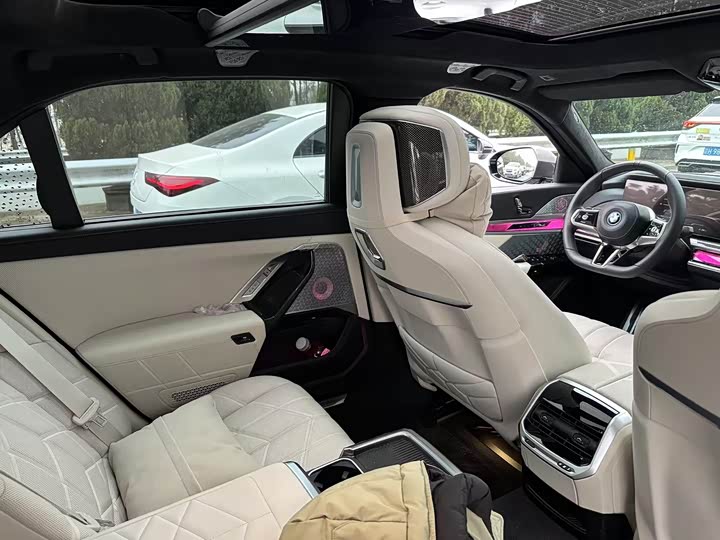 BMW i7 2023 2023款 xDrive60L M运动套装