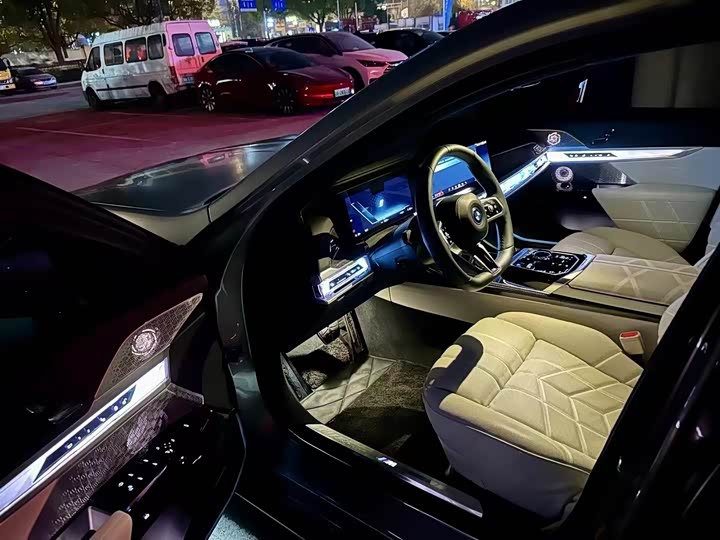 BMW i7 2023 2023款 xDrive60L M运动套装