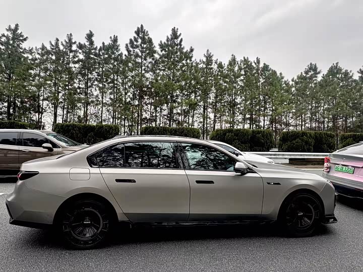 BMW i7 2023 2023款 xDrive60L M运动套装