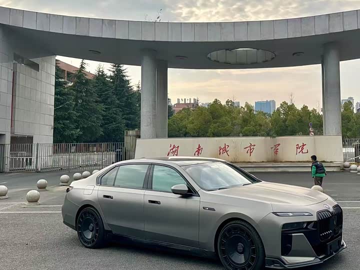 BMW i7 2023 2023款 xDrive60L M运动套装