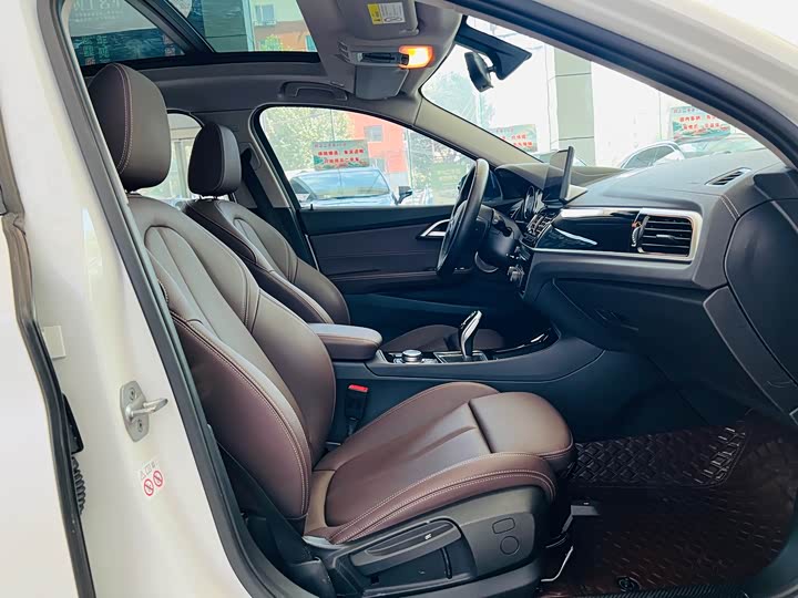 BMW 1 Series 2023 2023款 120i M运动曜夜版