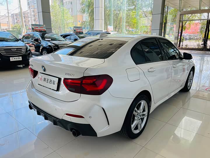 BMW 1 Series 2023 2023款 120i M运动曜夜版