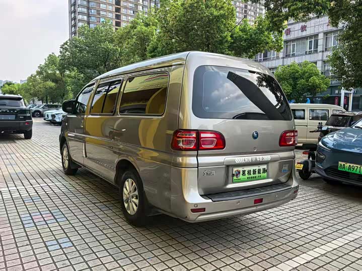 Dongfeng Forthing Lingzhi M5 EV 2022 2022款 普通版 基本型 7座