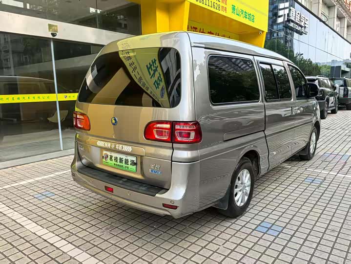 Dongfeng Forthing Lingzhi M5 EV 2022 2022款 普通版 基本型 7座